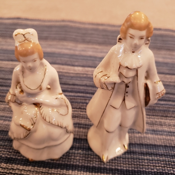 Unique Vintage Other - George and Martha Washington Salt/Pepper Shakers